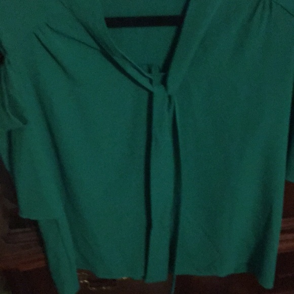 Cold shoulder monteau blouse - Picture 4 of 4